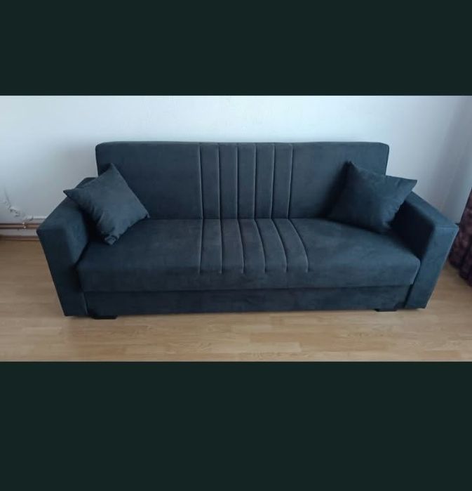 Vând canapele în stare foarte buna una dintre ele este nouă