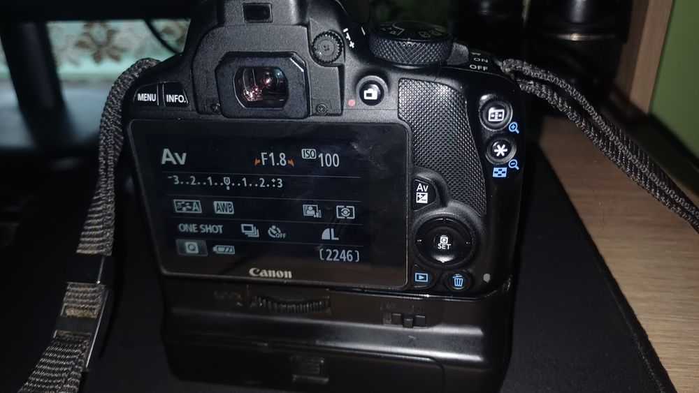 Canon EOS 100D Body + Accesorii