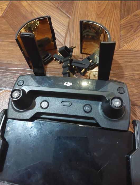 Dji spark със 3 батерии дистанционно и отделни аксесоари