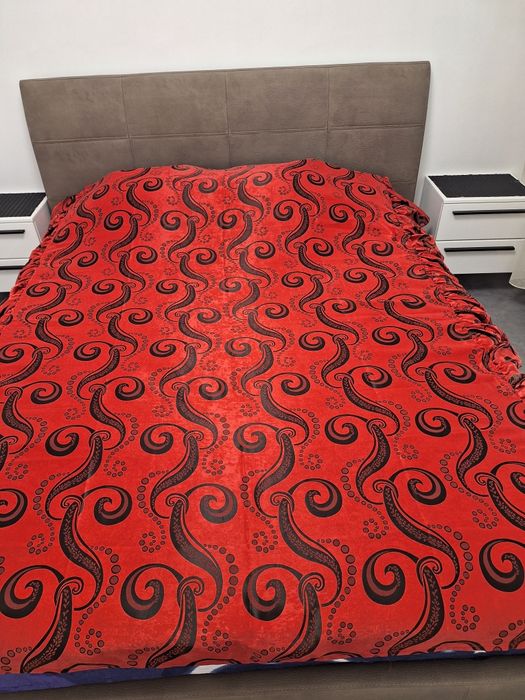 Vând draperii și covertura