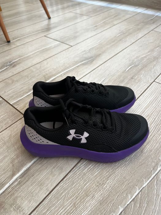 Маратонки -Under Armour GGS Surge 4