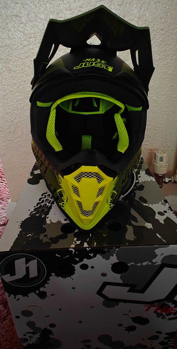 *НОВА*Мотокрос каска  JUST 1 L размер.