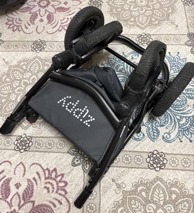 Детская коляска 3 в 1