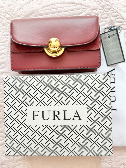 Нова дамска чанта Furla цвят бордо