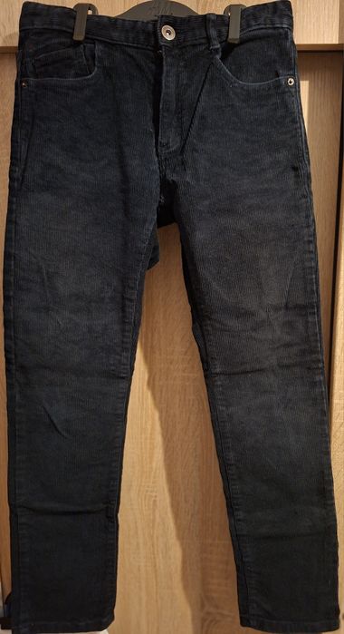 Blugi  pt băiat,varsta 9-10 ani