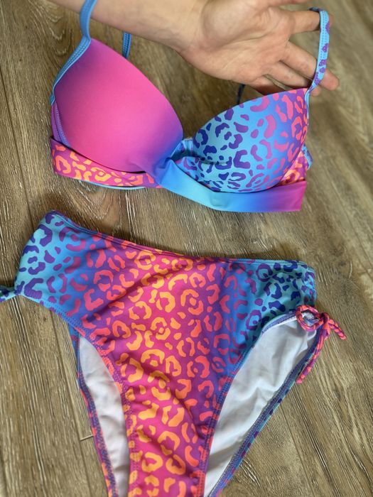 Costum de baie nou