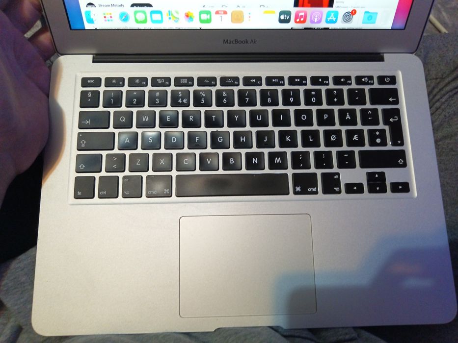 Macbook Air 2013 Intel i5 4gb ram 128 ssd 13inch