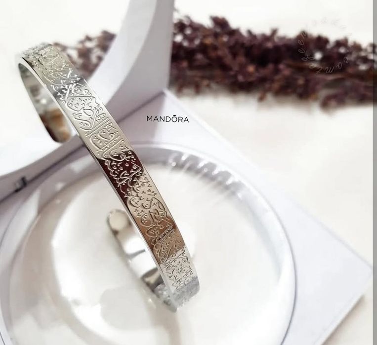 Oyatal kursi yozilgan braslet