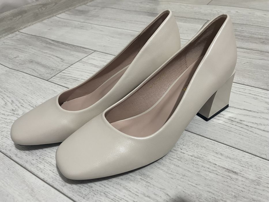 Продам женские туфли