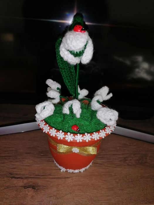 Flori croșetate manual, unicat, în ghivec