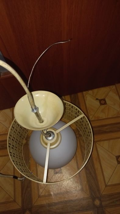 Продам Люстру с плафоном потрон рабочий.