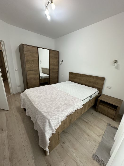 Inchiriez apartament 3 camere cu loc de parcare / Pacurari
