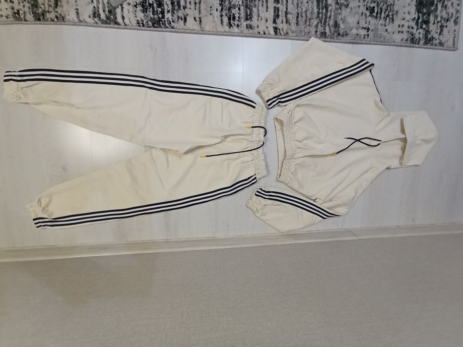 Женский спортивный костюм