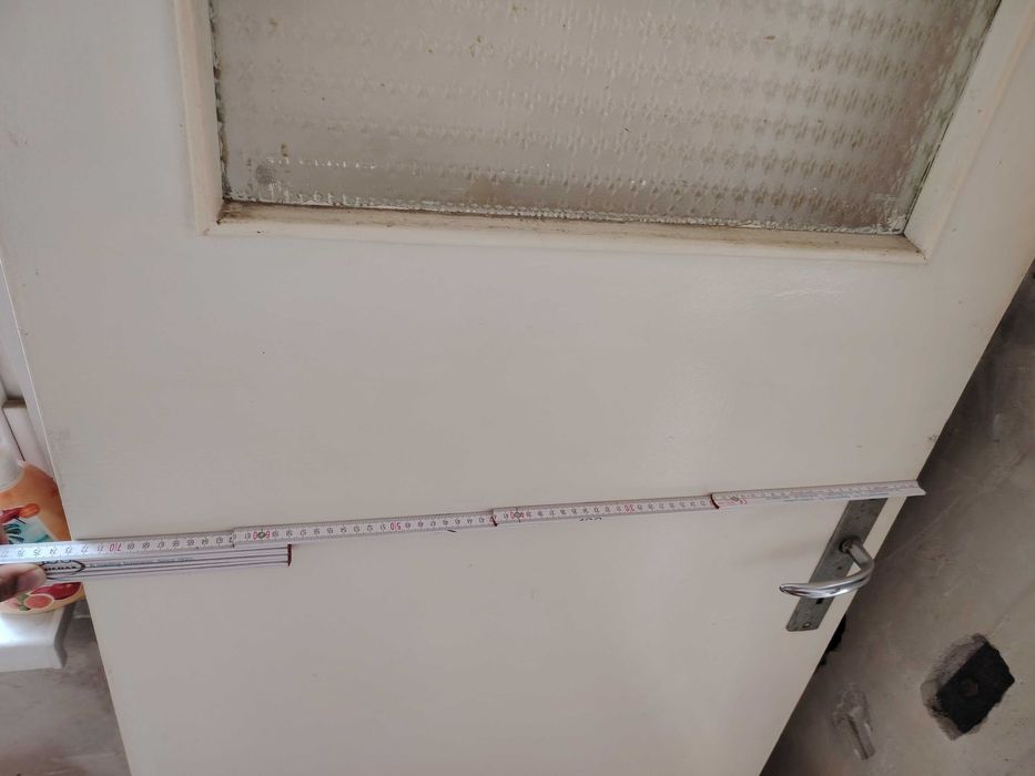 Врата за кухня с прозорец