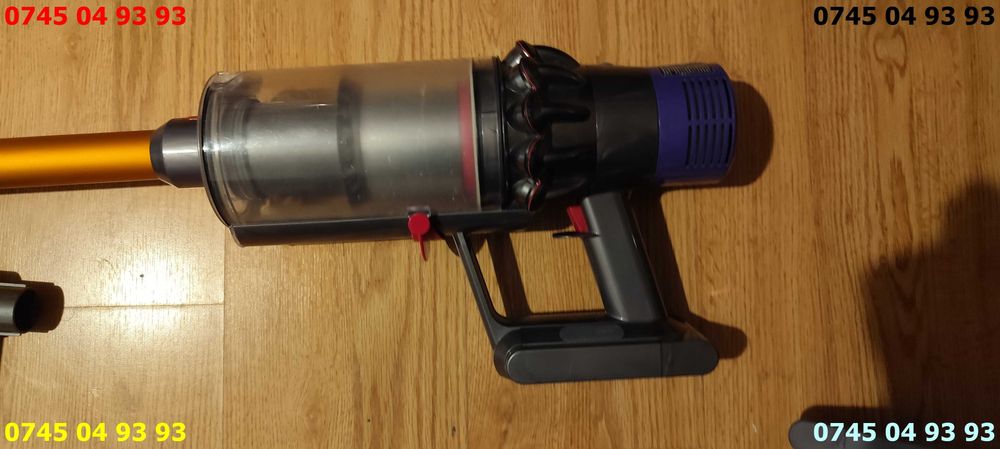 aspirator Dyson V10 perfect functional bateria buna cu accesoriile din poze se vinde fara incarcator