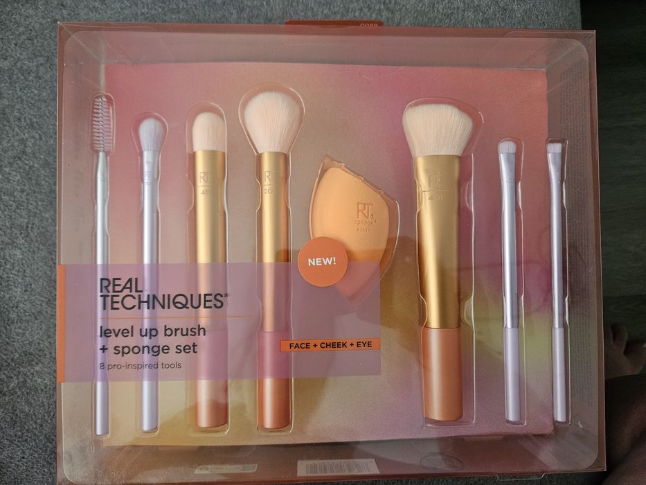 Pensule și bureți de Make-up Real Techniques