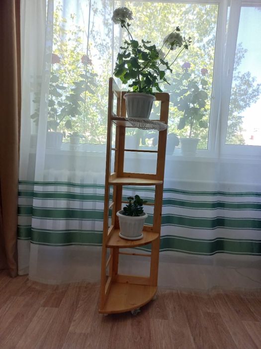Стеллаж угловой из дерева