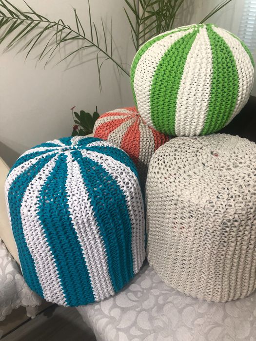 Ръчно плетени табуретки и пуфове