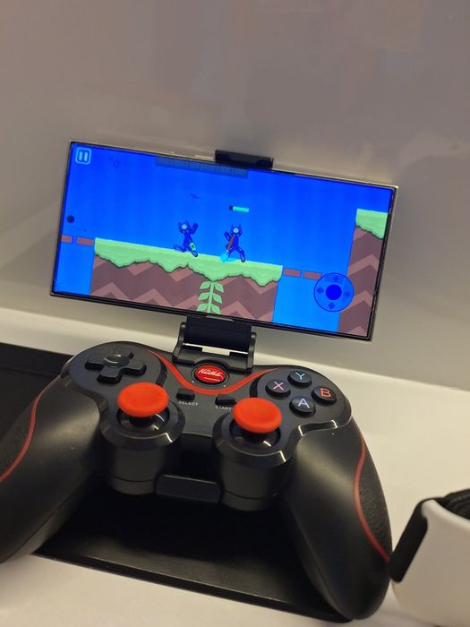 Продам VR очки с джойстикам