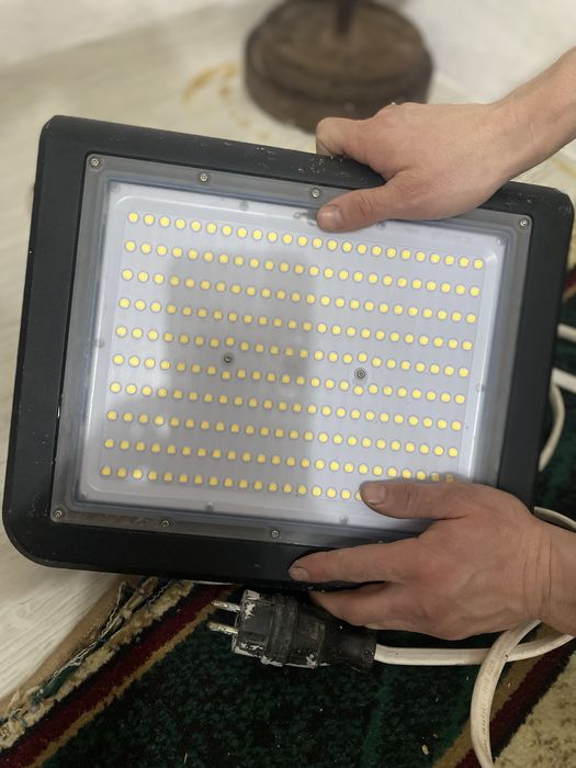 Прожектор Лед Продам