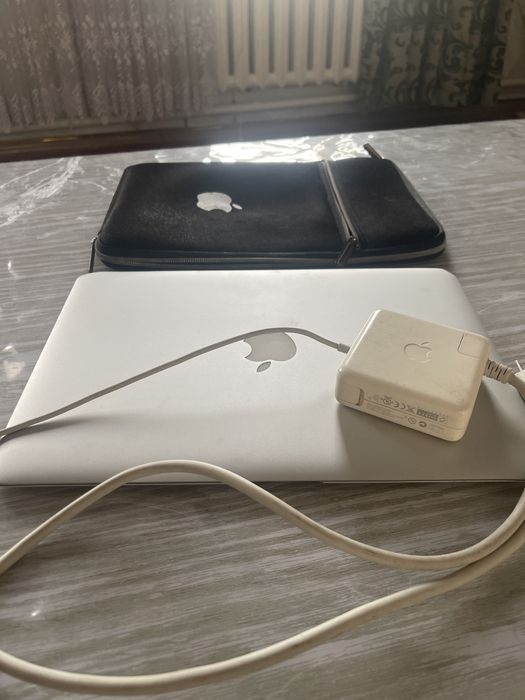 Продам Macbooc air 13