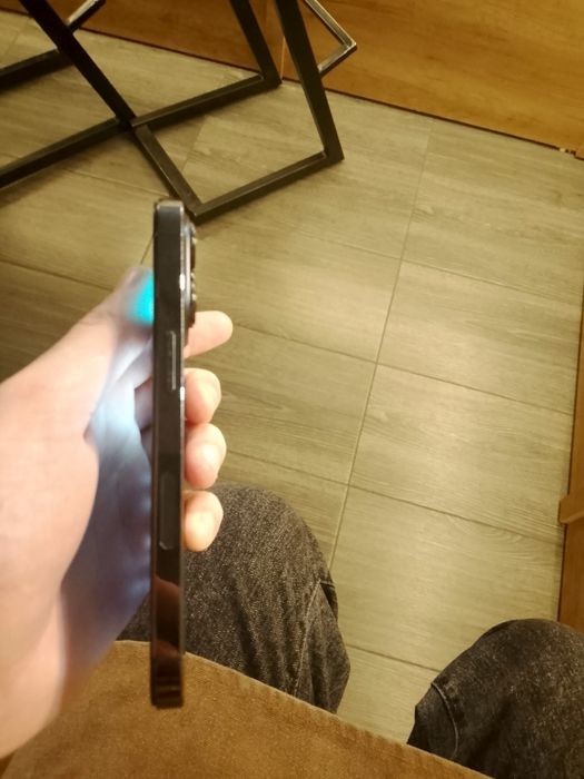 Продаю айфон13 про