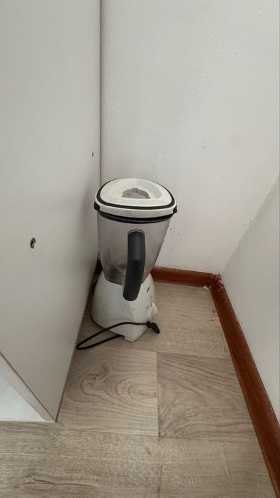 Белый стеллаж/тумба  + в подарок блендер