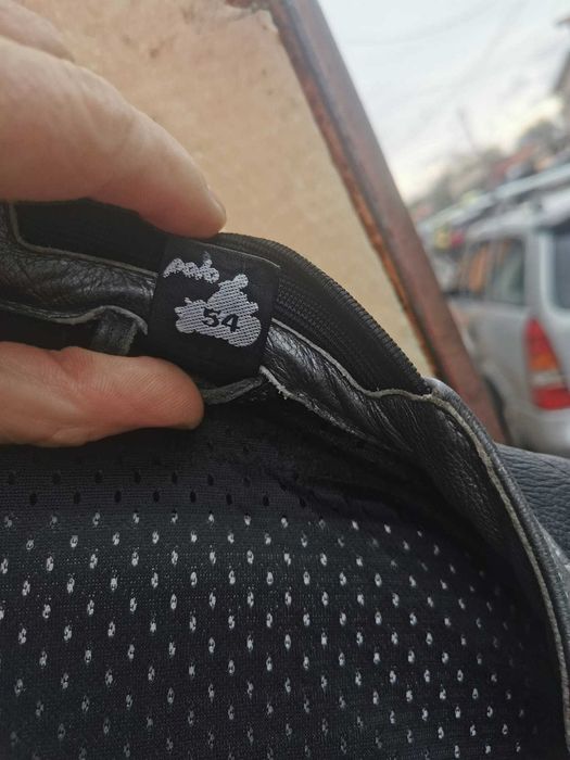 Costume moto din piele