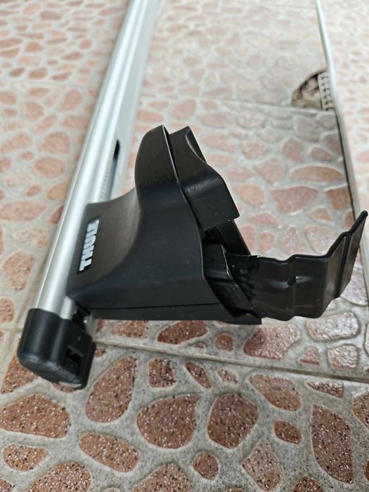 Thule Aero Bars (869 - 127cm) + Thule Rapid System 750