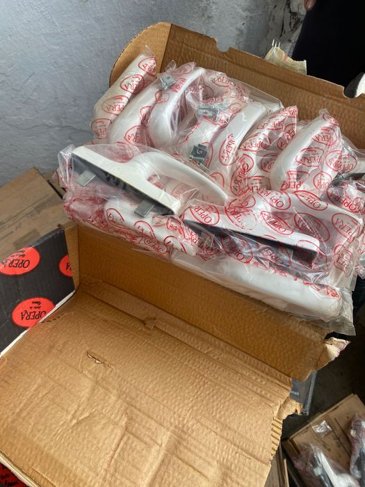 Продавам части нови не използвани за аломинова дограма