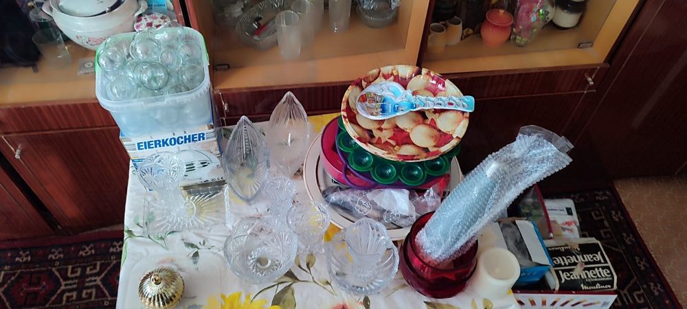 Посуда ,  статуэтки и разная мелочь