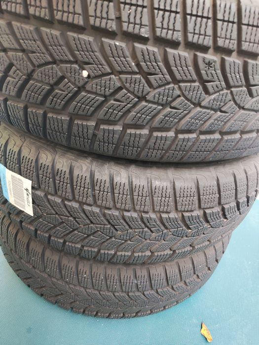 4 бр зимни 215/65/17 Goodyear