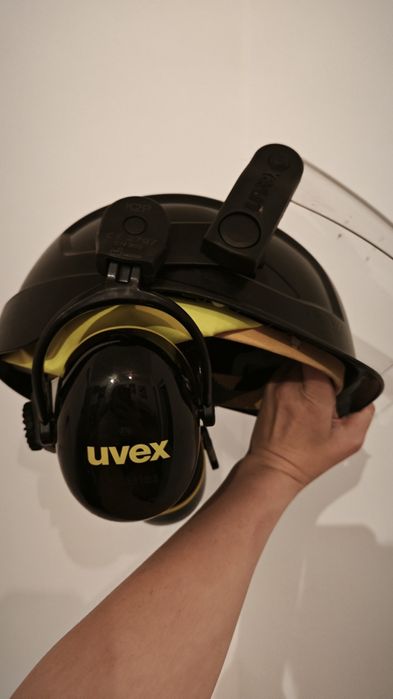 Casca UVEX cu vizor EN 352