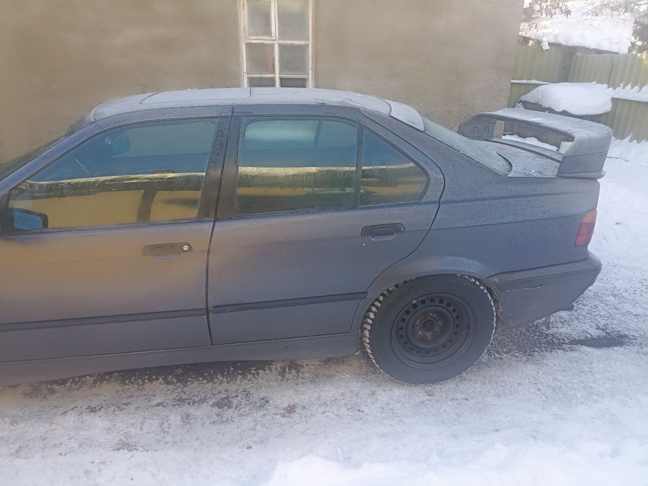 Продам машину  BMW 320i