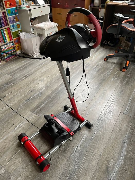 Volan ferrari xbox one + suport
700 lei