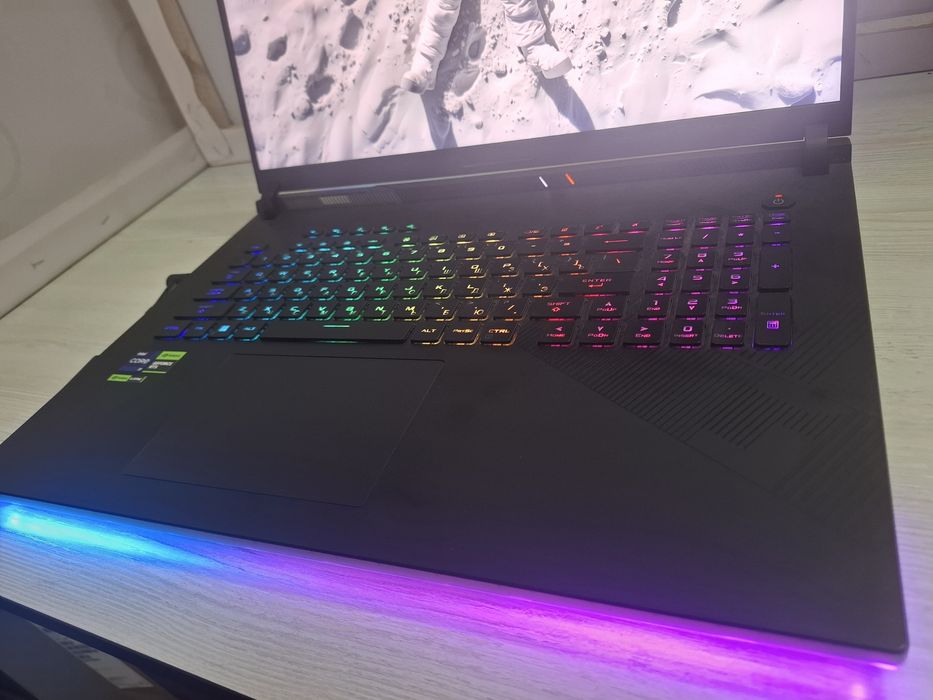 ASUS ROG Strix Scar 18