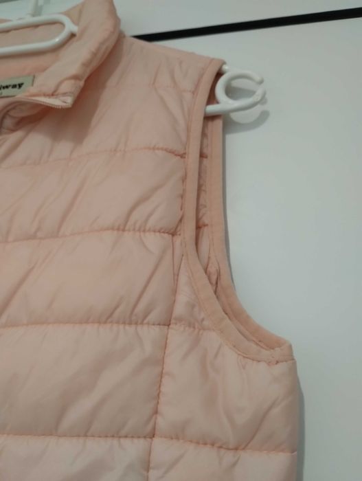 Vestă  Roz pal mărimea M nouă