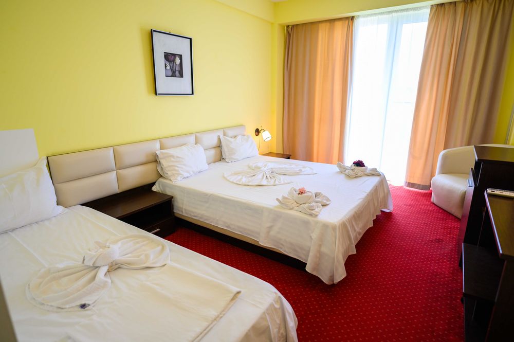 Cazare Mamaia la mare Hotel Laguna 280 pe noapte vedere lac