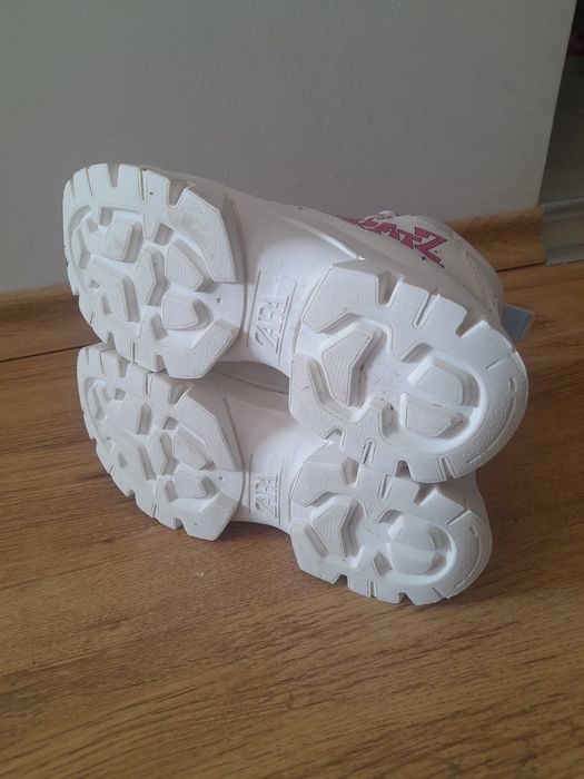 маратонки от колаборацията BRATZ x Zara размер 33