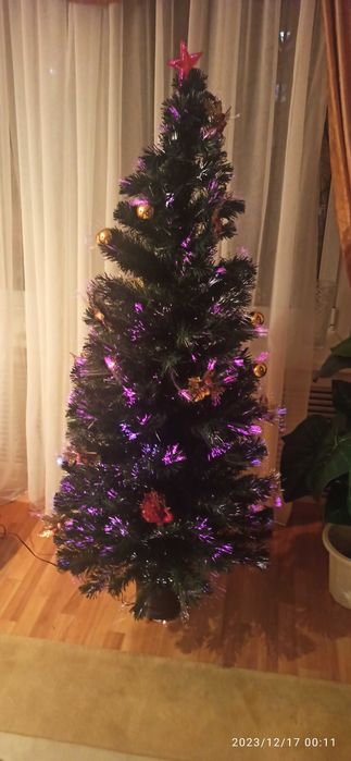 Ёлка красивая                                            .