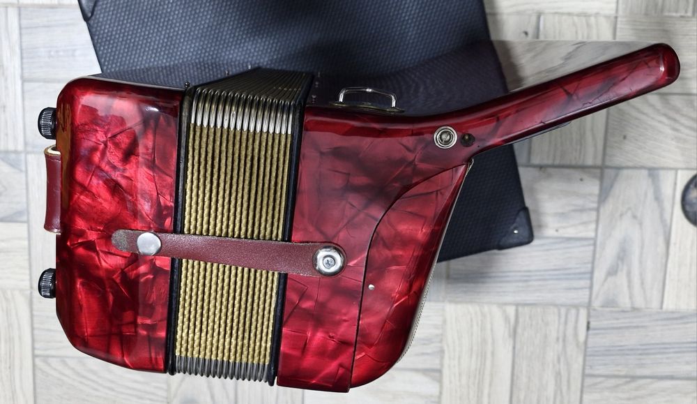 Acordeon Hohner Concerto 2 cu 72 de basi