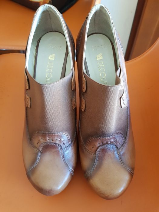 Кожени обувки с висок ток