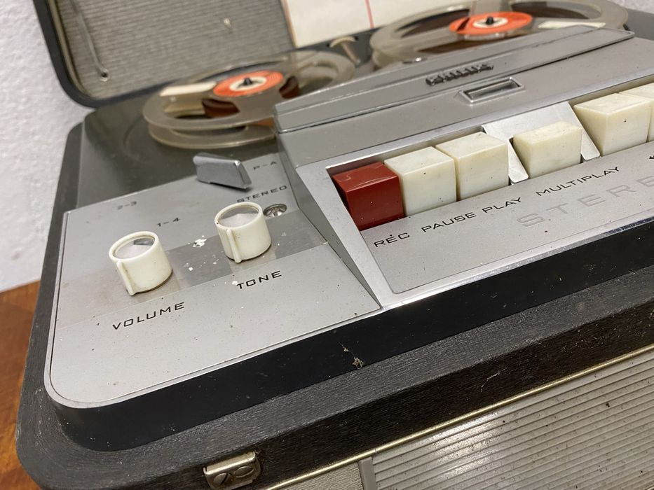 Стар магнетофон на филипс