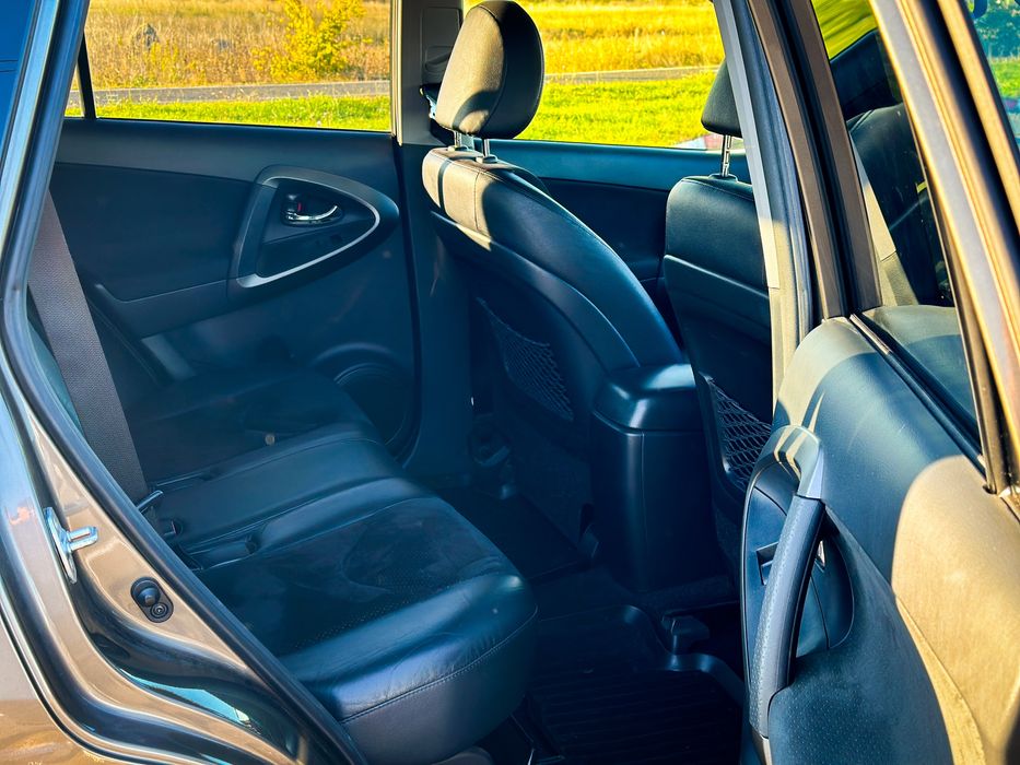 Toyota RAV4, 2012, 2.2 diesel, cutie manuală