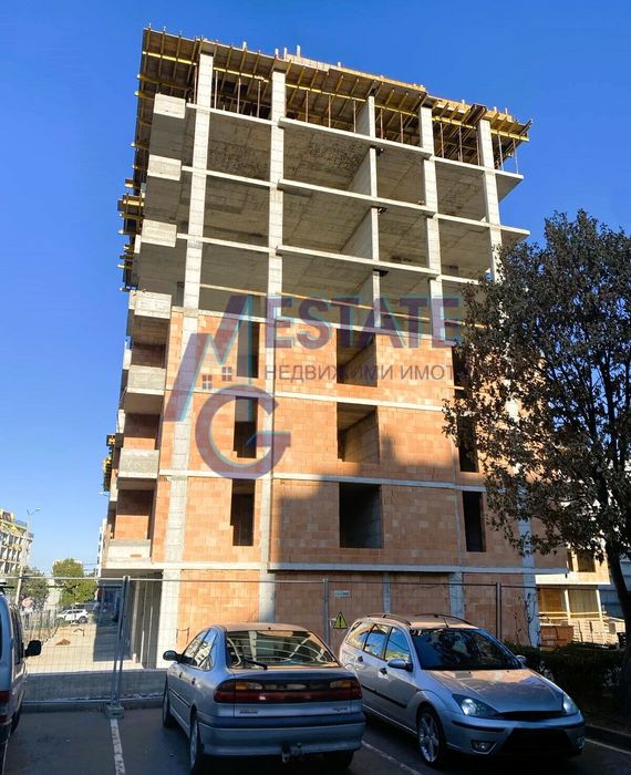 Продава тристаен апартамент в ж.к Меден Рудник - зона В. С Акт 14.