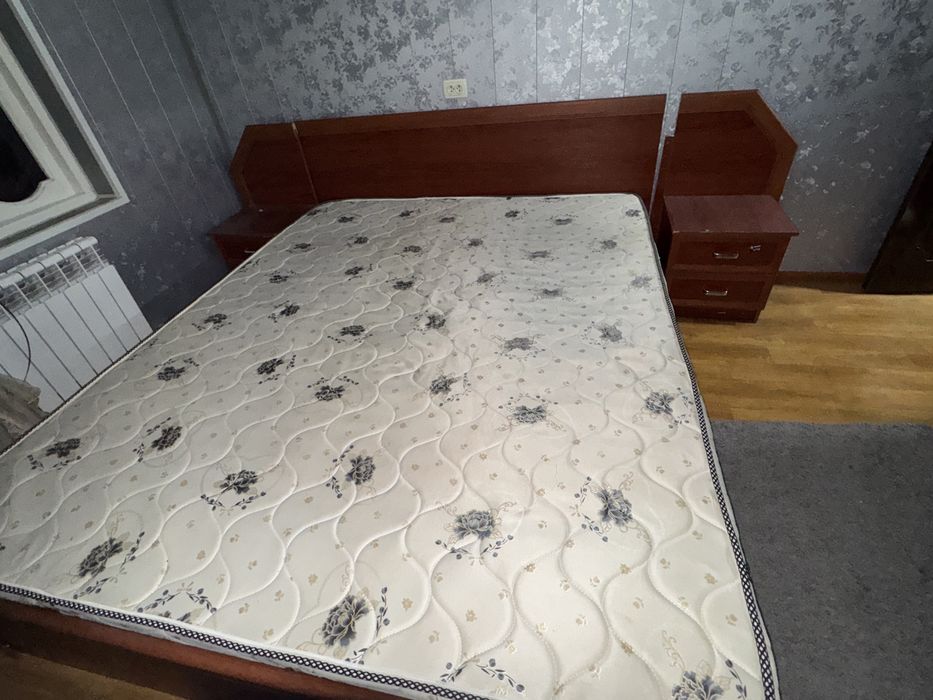 Продам срочно кровать с матрасом