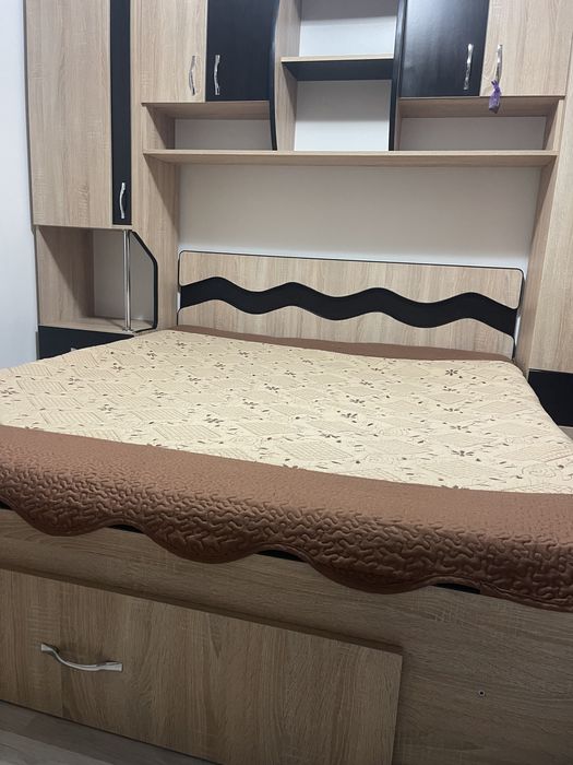 Vând mobilă dormitor