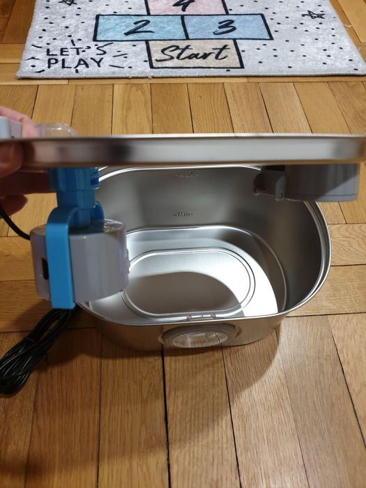 Vand fantana pentru pisici plus set de 8 filtre