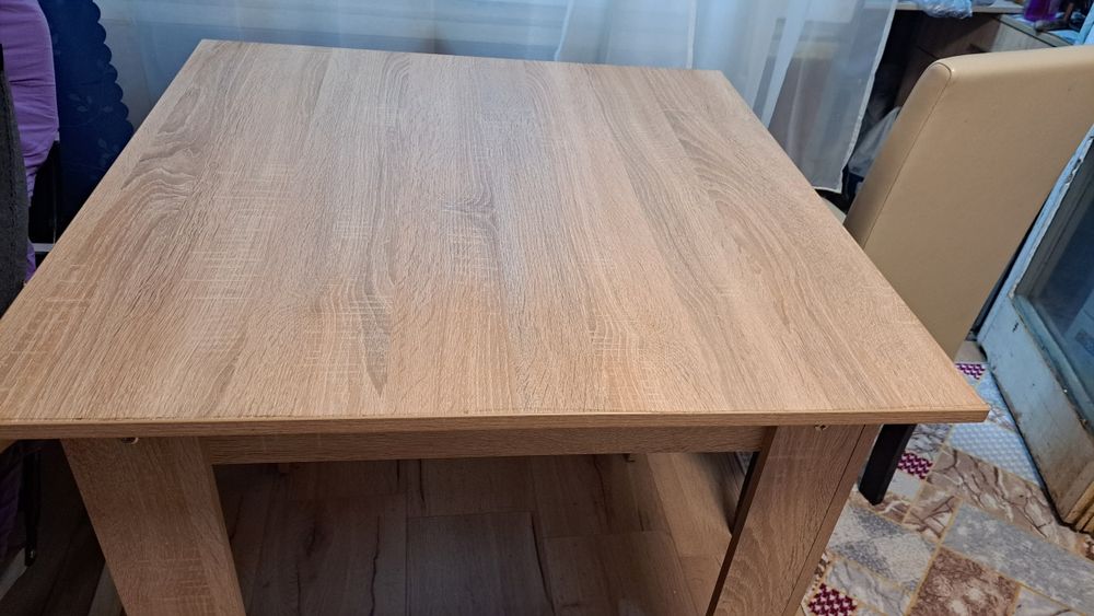 Кухненска трапезна маса.