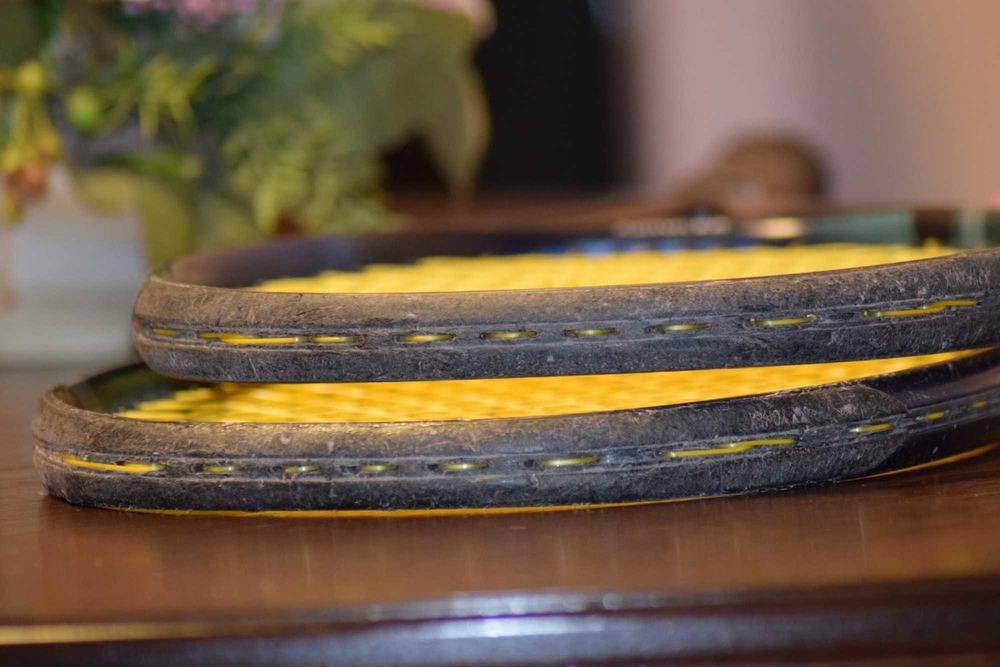 Yonex New EZONE 100 SL, 270g, 2 Rachete la pret de una + geanta bonus